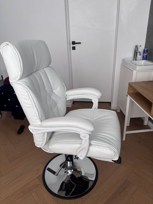 Scaun cosmetică, canapea, masă manichiură cu aspirator + freză cadou