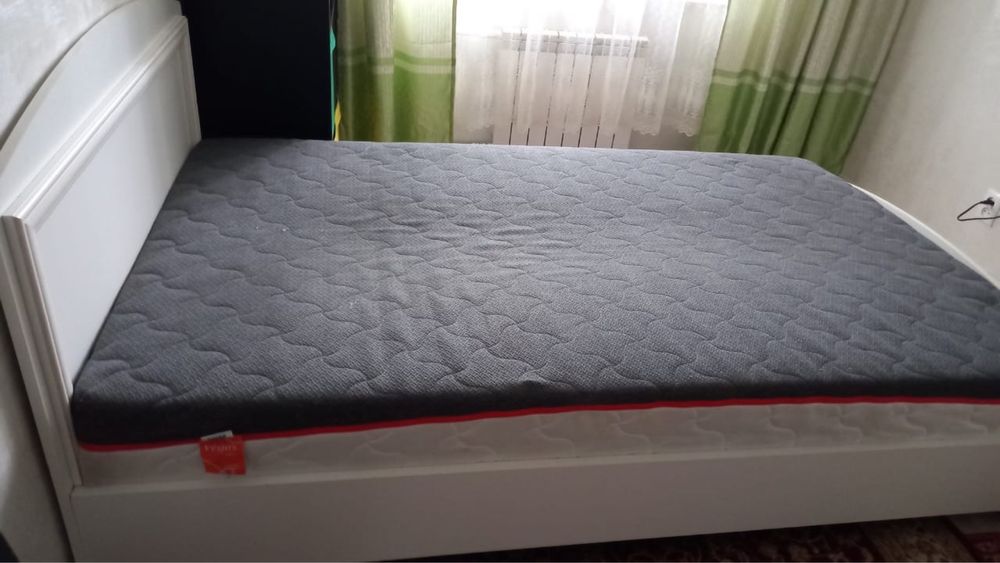 Продам кровать полуторка с матрасом ортопед
