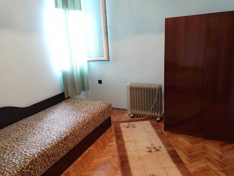 Дава се под наем Двустаен апартамент в Велико Търново, Колю Фичето - 45 кв.м за 255 € - Снимка #3