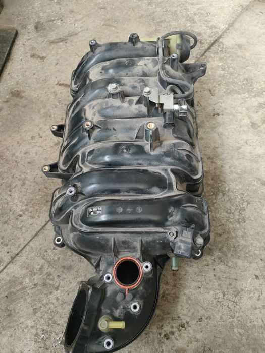 Впускной коллектор Toyota Land Cruiser 200 1UR