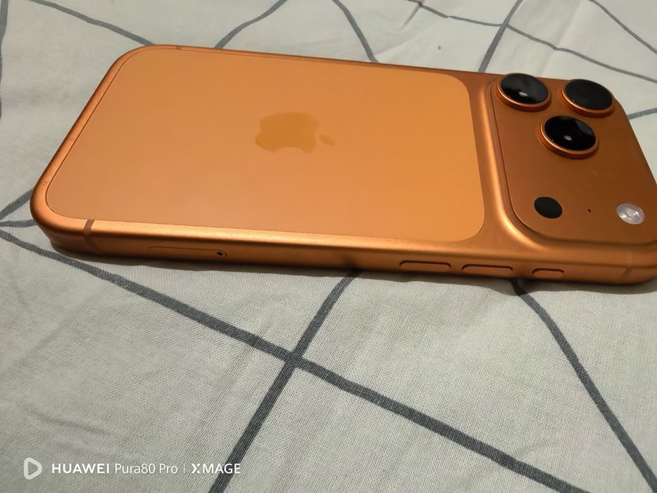 IPhone 17 pro-оранжев