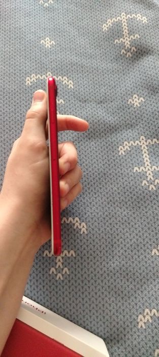 Продам IPhone 7 (Product) Red