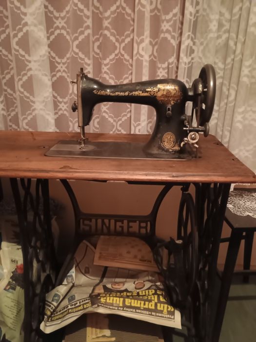 Mașina de cusut șinger- 2 bucati