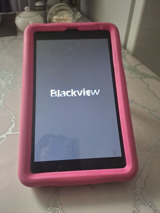 Продаем планшет почти новый срочно продаём