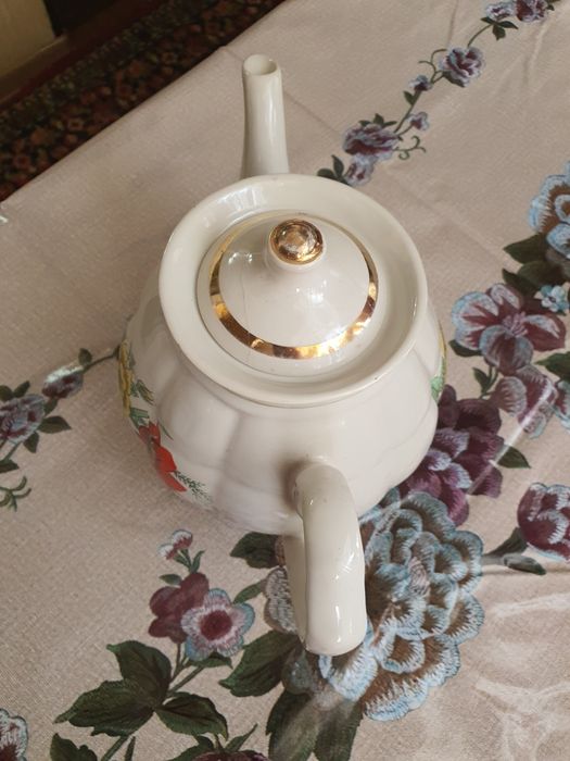 Продам Чайник Для декора. Всё в хорошем состоянии.