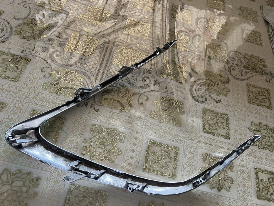 Camry 75 2023 хром-молдинг бампера.