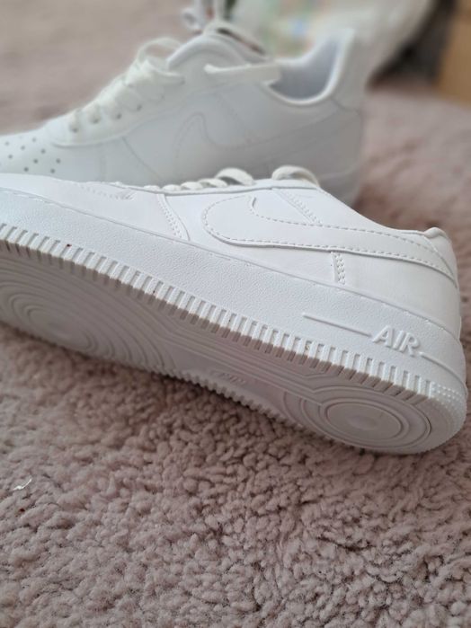 Adidasi Nike  air