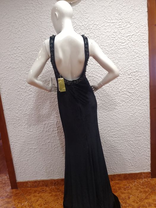 Рокля . Един път използва