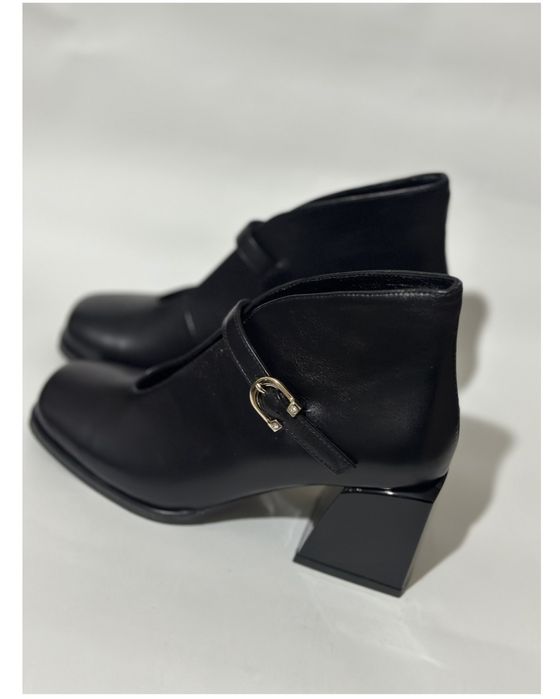 Продам черные ботильоны