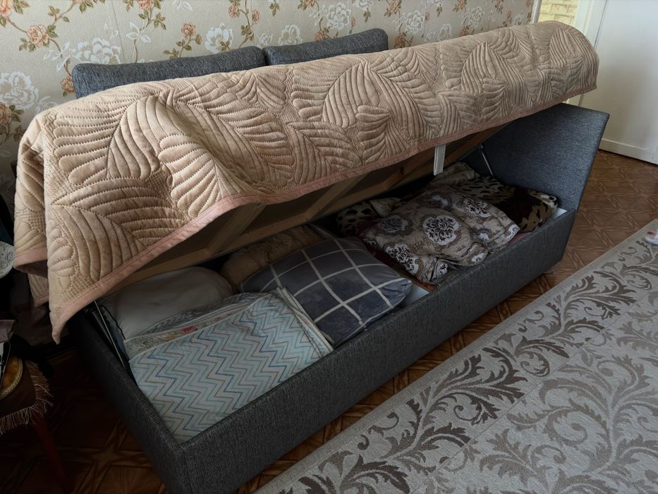 Диван, с отделениями