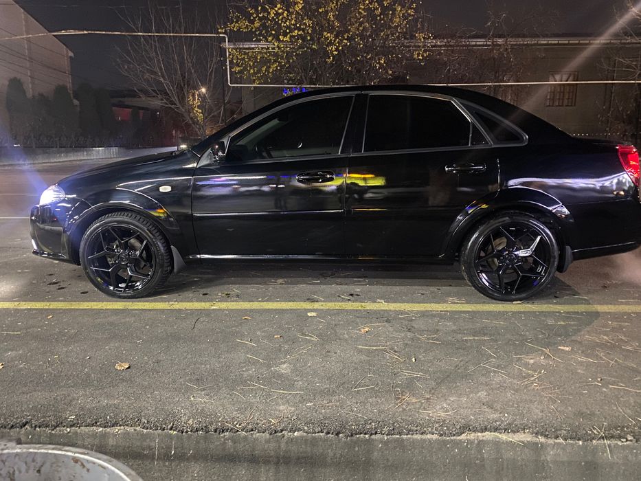 Ласетти 1.8 сотилади