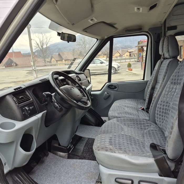 Vanf ford transit 2.2 tdi 9 locuri.klima.6 +1 trepte top..