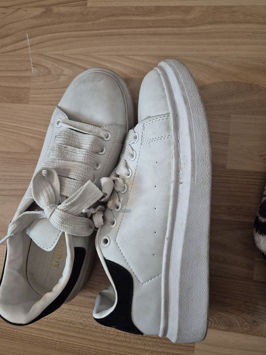 Продам кеды новые