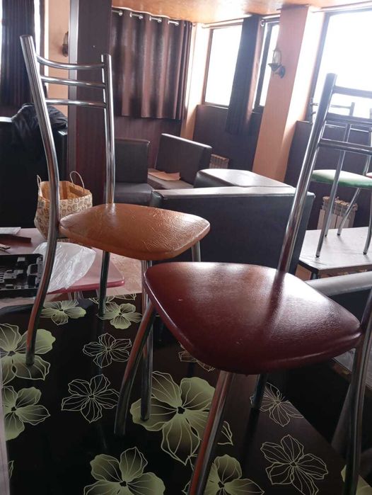 Продаю стол и стулья