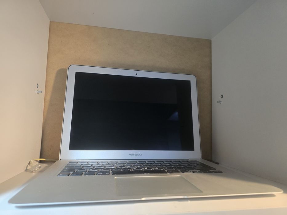 Macbook air 13 2017 обмен на iphone 13 mini