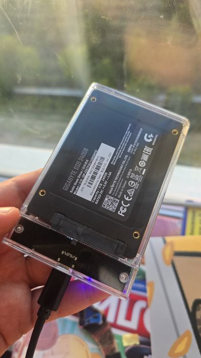 Продам внешний SSD накопитель