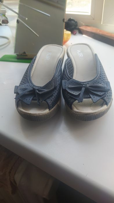 Продаю женскую обувь