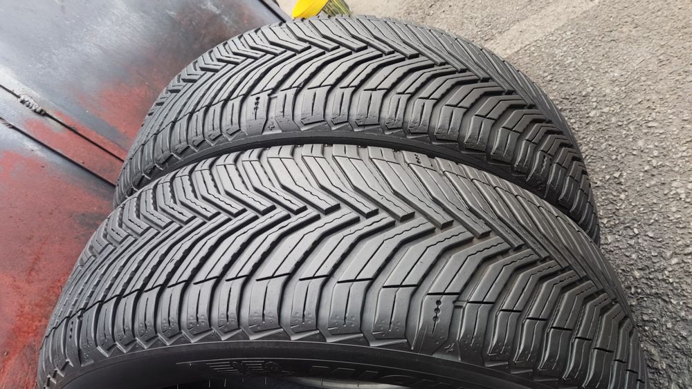 2броя всесезонни гуми 215/60/17 Michelin Cross Climate 2
dot3123