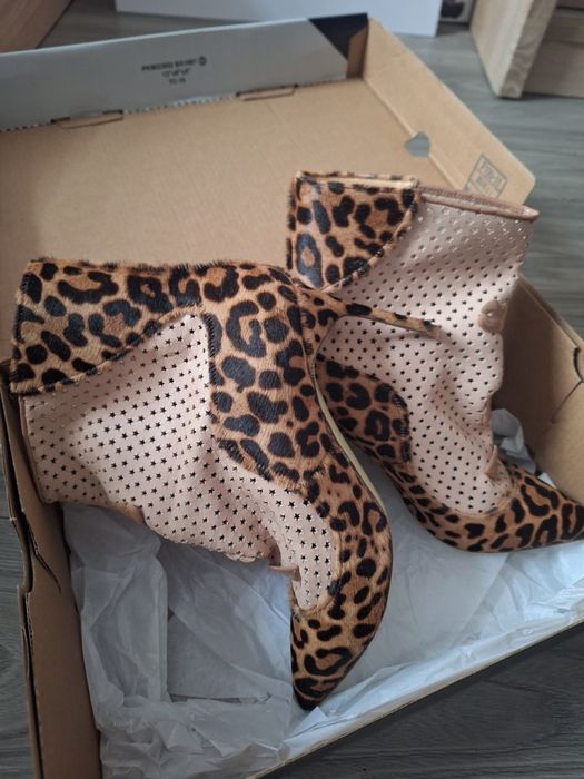 Cizme toamnă-primăvara, perforate  piele naturala.