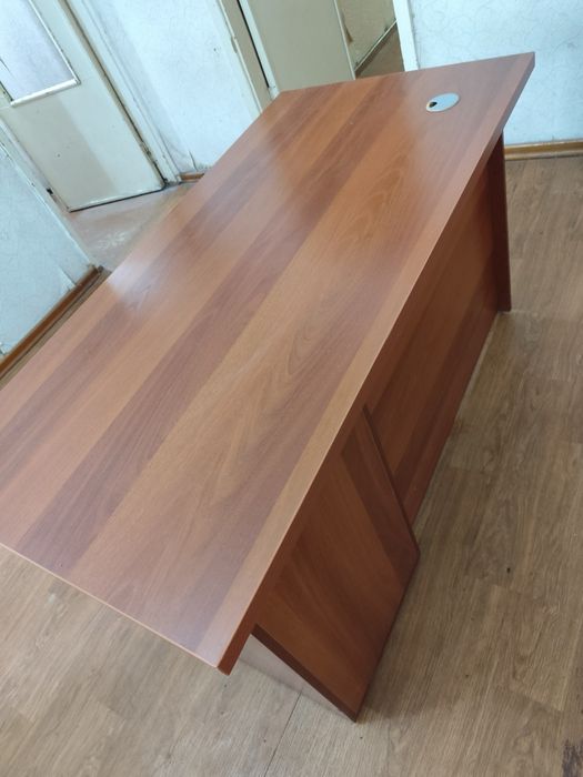 Srochno Office stoli sotiladi holati ideal juda mustahkam