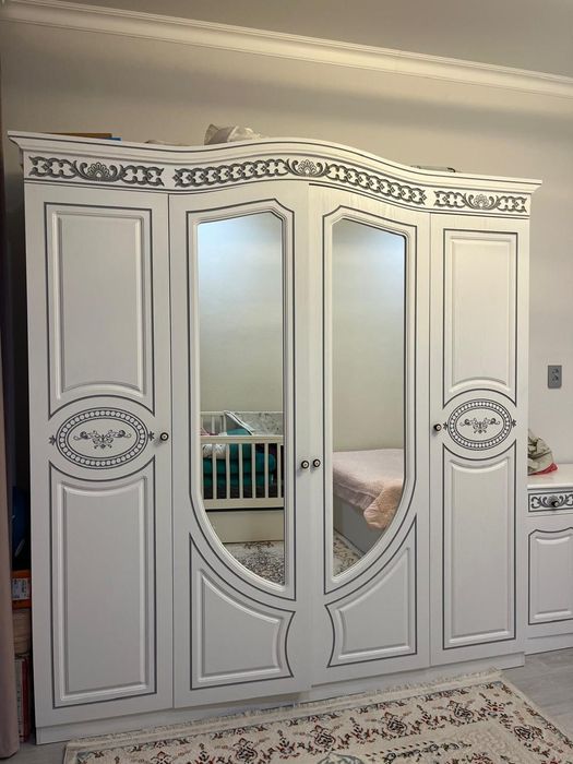 Продаю спальный гарнитур