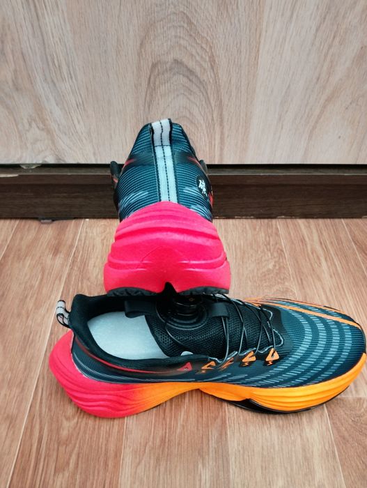 Продам кроссовки для бега