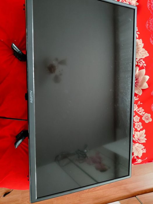 Vând radio cd și TV