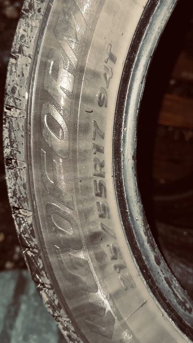 Продам комплект зимних шин 215/55/17