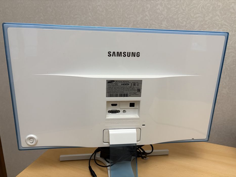 Монитор Samsung S24E390HL 24” Full HD