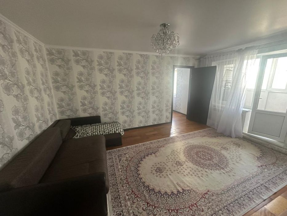 Сдам 2х комн кв на 8мкр.