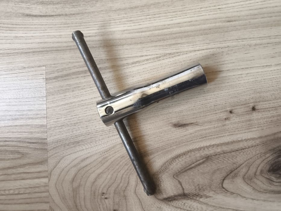 Инструменти Facom