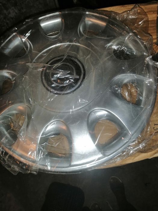 Тазове 13 цола чисто нови