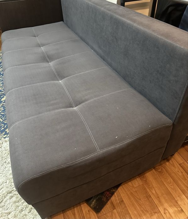 Диван серый. Внутри есть место для хранения