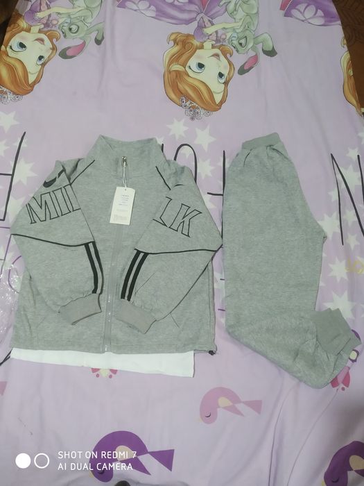 Спортивка серая.