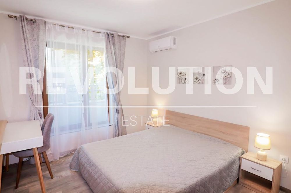 Дава се под наем Тристаен апартамент в Варна, Център - 100 кв.м за 1000 € - Снимка #8