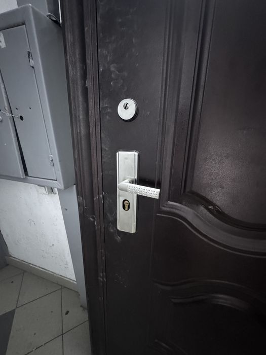 Продается входная дверь