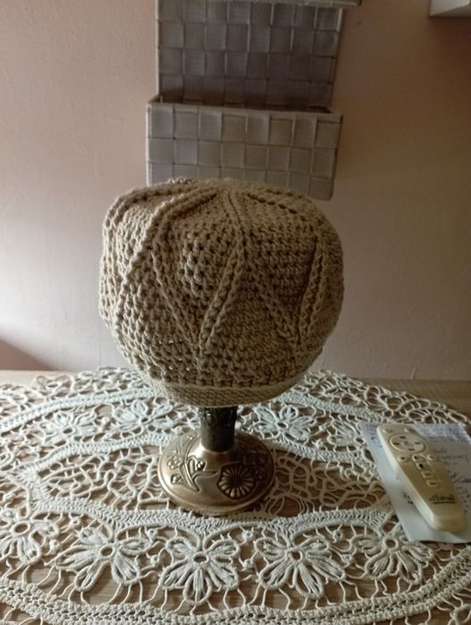 Căciulă(bereta) deosebita croșetată manual