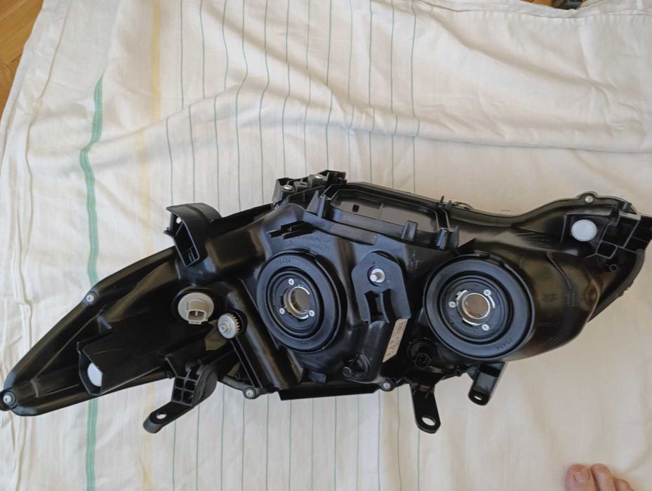 Преден десен фар TYC 20- 12529-05-2 за TOYOTA Corolla X Седан (E150)