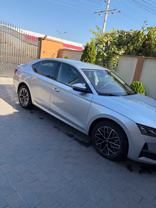 skoda octavia,matrix led,display 13",jante pe 17",roti de iarna pe 17"extra,tva deductibil