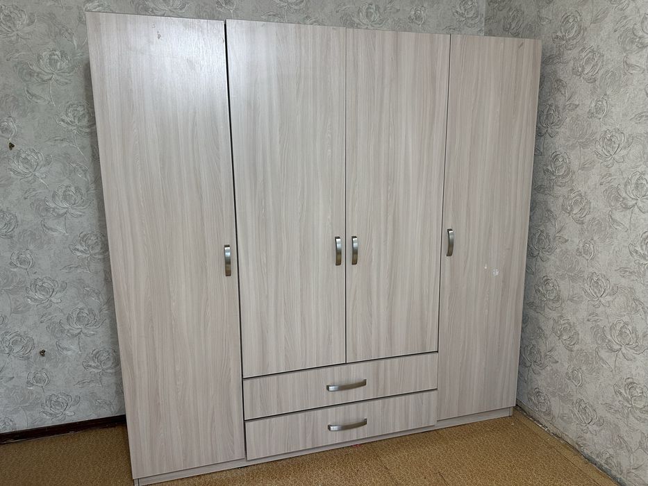 Продам шкаф 10 мкр 4 этаж
