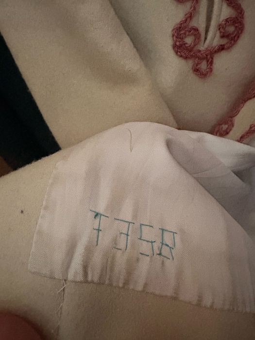 Veșmânt tradițional ardelenesc vechi, lucrat și brodat manual – județul Covasna