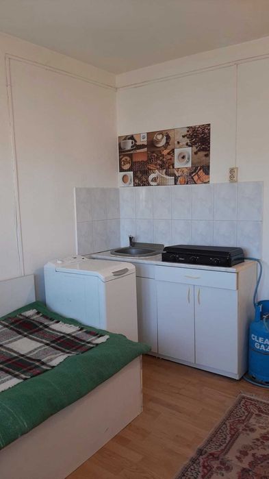 Dau în chirie garsoniera zona Rogerius, 17 mp, mobilată și utilată