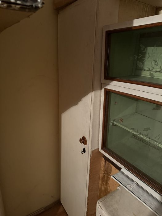 Подарявам шкаф от масивна дървесина и надстройки