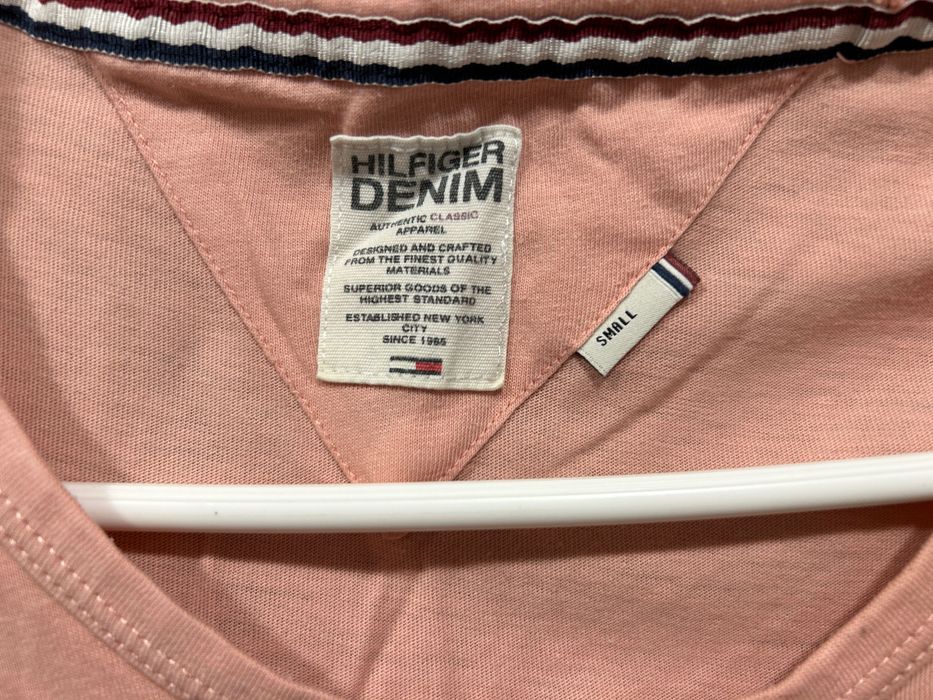 Vând tricou hilfiger denim