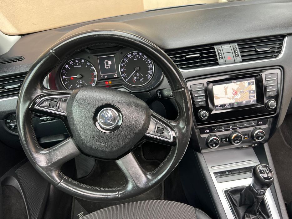 Skoda Octavia Elegance 1.6 TDI*Piele*Panoramic*Navi*Senzori*Tempomat