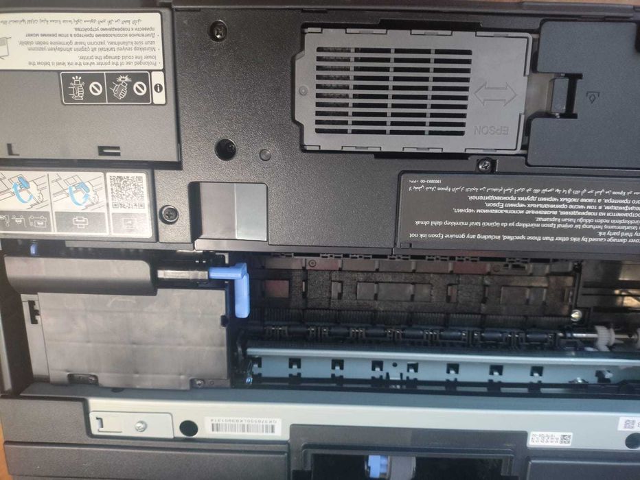 Продам цаетной принтер  Epson EcoTank L8050