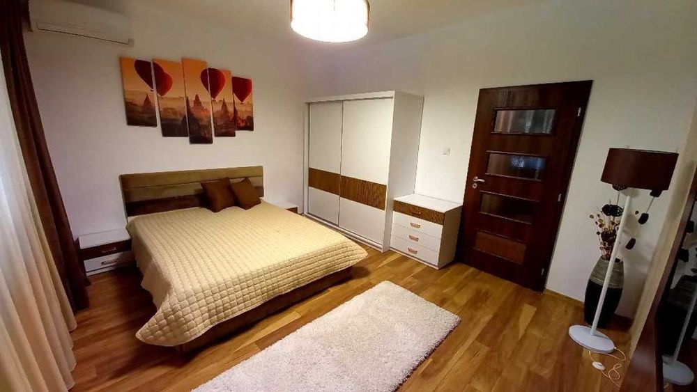 Дава се под наем Тристаен апартамент в Пловдив, Център - 80 кв.м за 548.25 € - Снимка #1