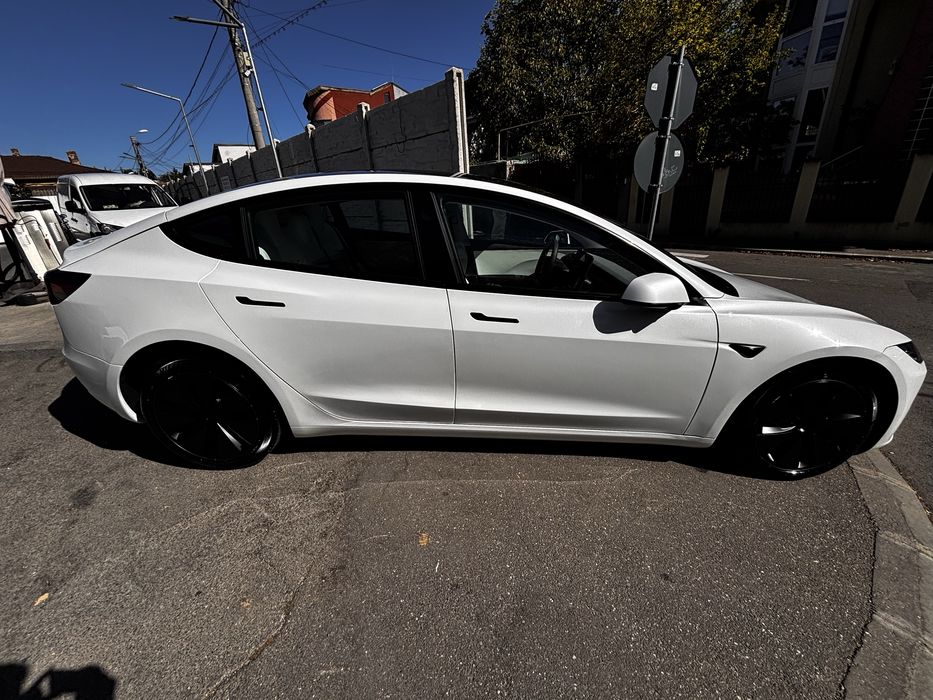 Tesla model 3 highlander SR 2024