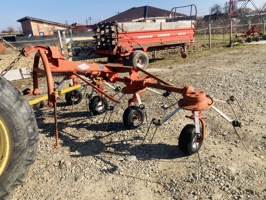 Grebla de risipit, imprastiat fan, iarba, paie Kuhn 4.40 m, roti late