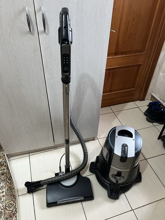 Продам моющий пылесос Roboclean aura